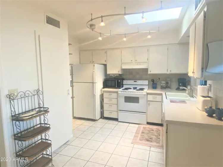 Single-family house For Sale in 13822, North Silverbell Drive, Sun City, Arizona