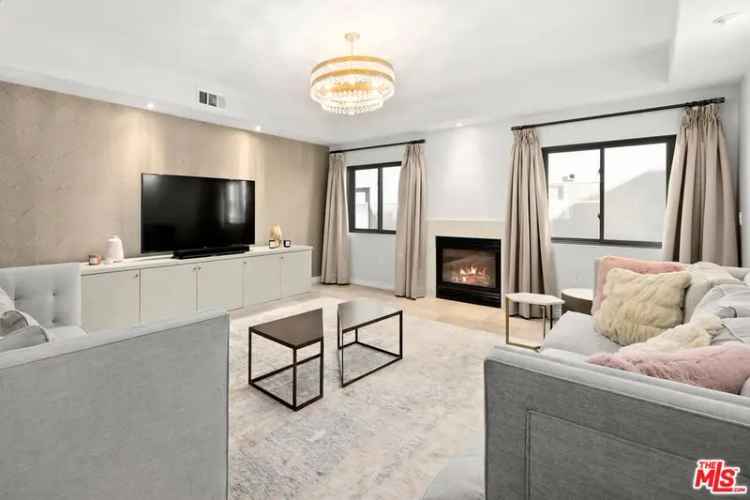 Condo For Sale in 11633, Chenault Street, Los Angeles, California