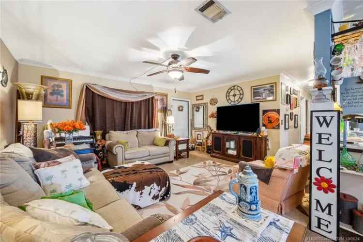 Single-family house For Sale in Port Saint Lucie, Florida