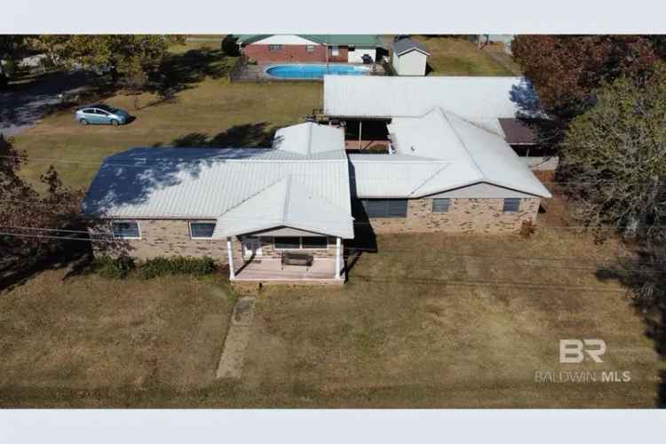 Single-family house For Sale in Robertsdale, Alabama