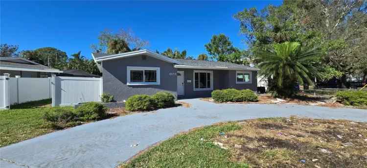 Single-family house For Sale in 4659, Helena Street Northeast, Saint Petersburg, Florida