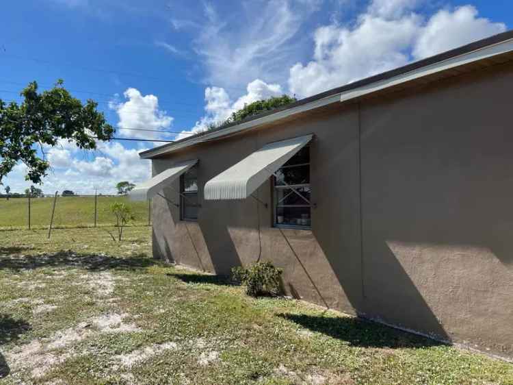 Single-family house For Sale in Lake Worth Beach, Florida