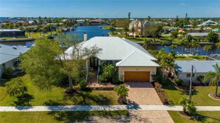 Single-family house For Sale in 4431, Gardner Drive, Port Charlotte, Florida