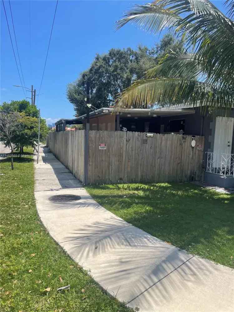 Multi-family house For Sale in Miami, Florida