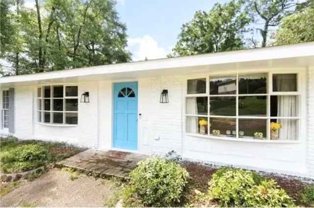 Single-family house For Sale in 4857, Woodcliff Drive North, Mobile, Alabama