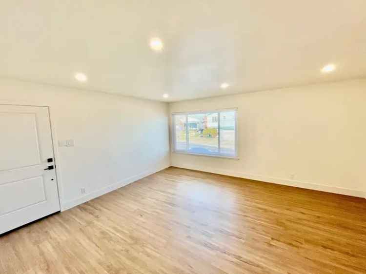 Spacious 2-Story Home Near Skyline Blvd