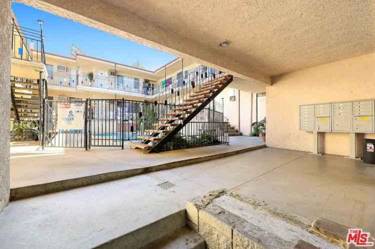 Multi-family house For Sale in Los Angeles, California