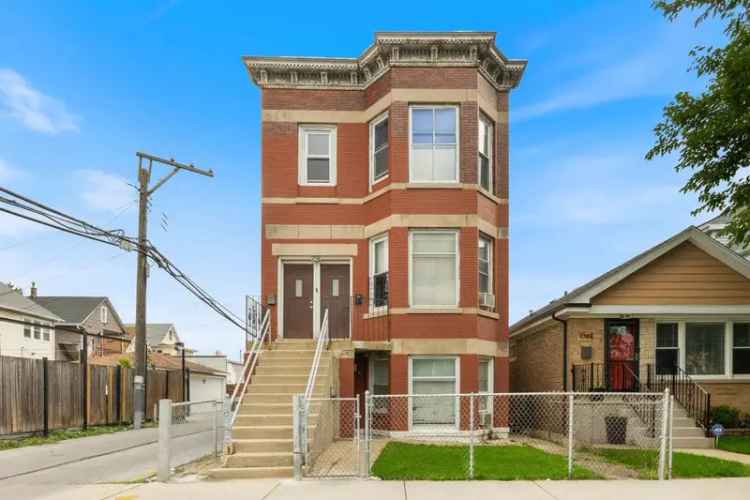 Multi-family house For Sale in 4746, West Patterson Avenue, Chicago, Illinois