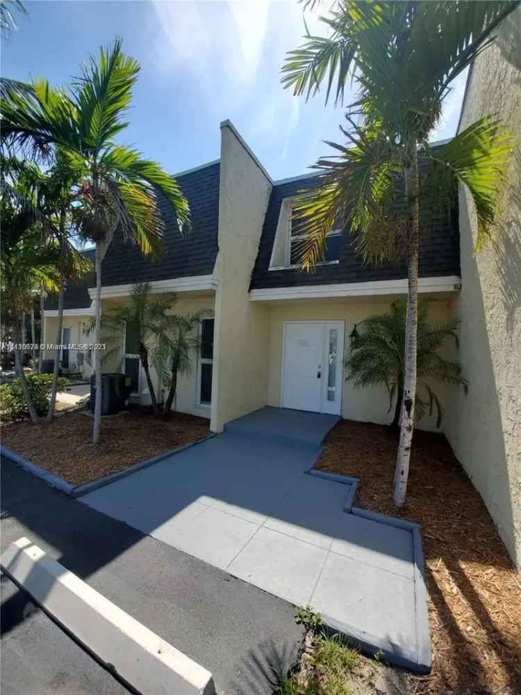 Condo For Sale in Boynton Beach, Florida