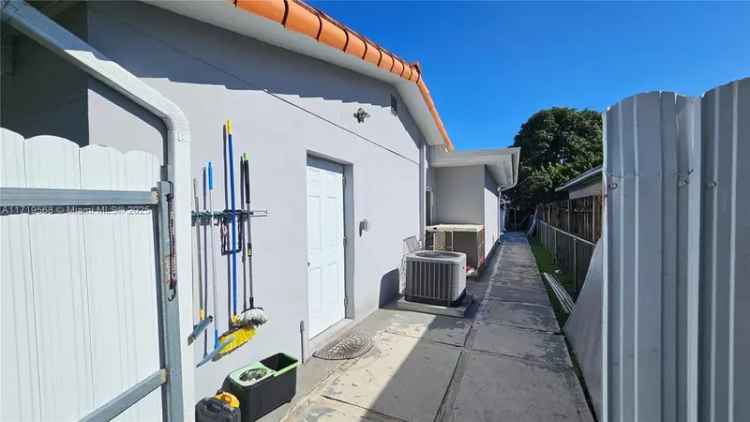 Single-family house For Sale in 621, Southwest 61st Avenue, Miami, Florida