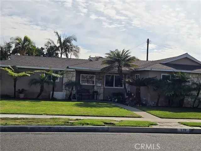 Single-family house For Sale in 630, Shady Lane, Placentia, California