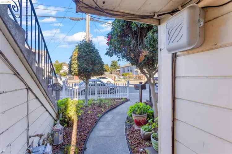 Single-family house For Sale in 2731, East 9th Street, Oakland, California