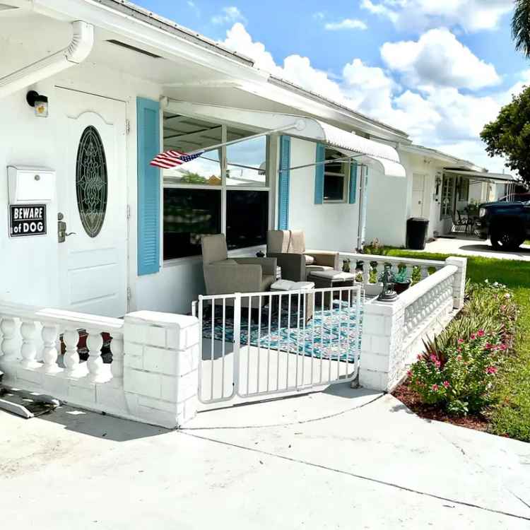 Single-family house For Sale in 130, Leisureville Boulevard, Boynton Beach, Florida