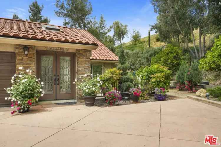 Single-family house For Sale in Agoura Hills, California