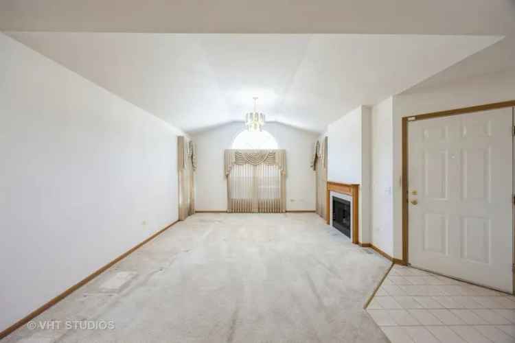 Condo For Sale in 134, East 162nd Lane, South Holland, Illinois