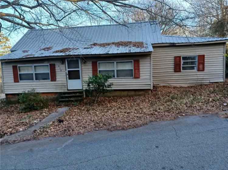 Single-family house For Sale in 514, North 8th Avenue, Lanett, Alabama