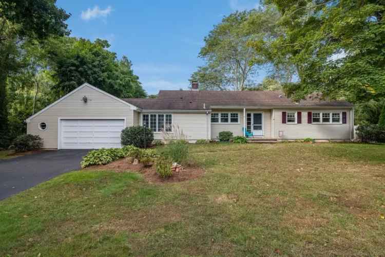 Single-family house For Sale in 44, Shorelands Drive, Madison, Connecticut