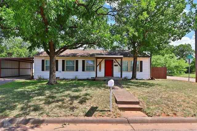 Single-family house For Sale in Abilene, Texas