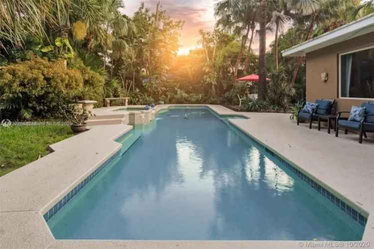 Single-family house For Sale in 8825, Northeast 10th Avenue, Miami Shores, Florida