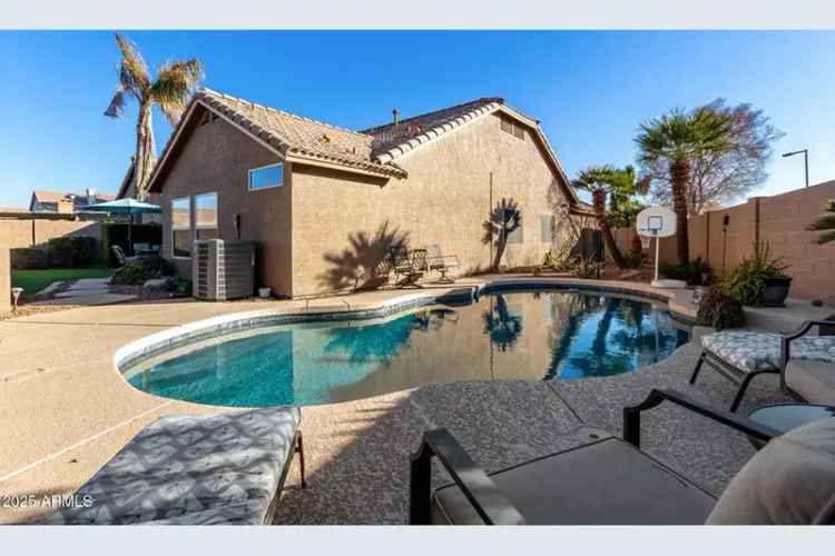 Single-family house For Sale in 474, East Jasper Drive, Gilbert, Arizona