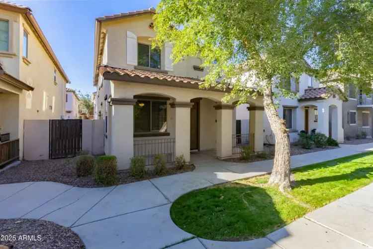 Single-family house For Sale in 3865, East Santa Fe Lane, Gilbert, Arizona