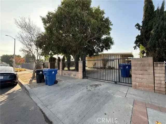 Single-family house For Sale in 11177, Tamarack Avenue, Los Angeles, California