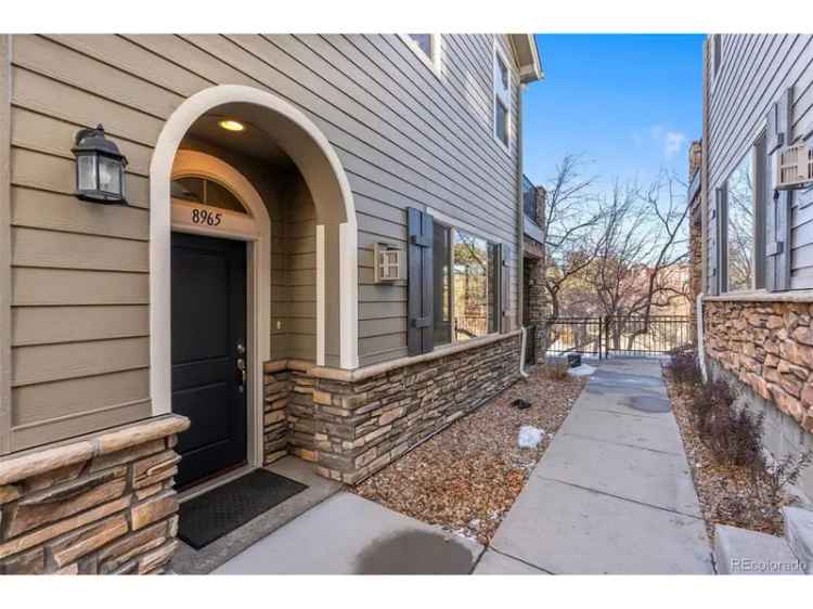 Single-family house For Sale in 8965, East Phillips Drive, Centennial, Colorado