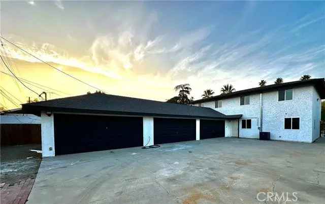 Single-family house For Sale in San Fernando, California