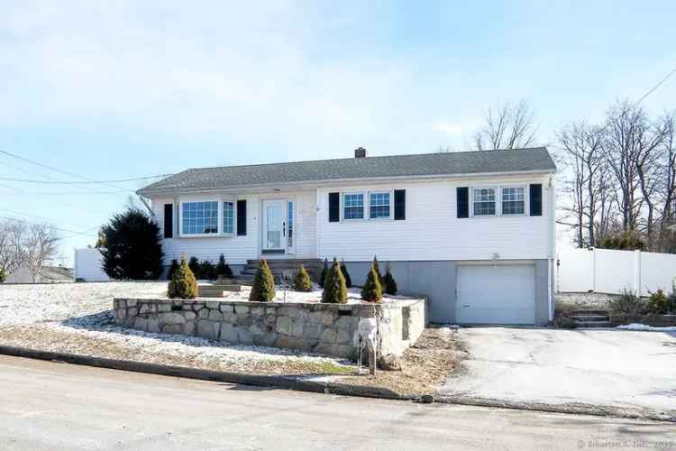 Single-family house For Sale in 47, South Strong Street, East Haven, Connecticut