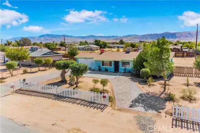 Single-family house For Sale in Apple Valley, California