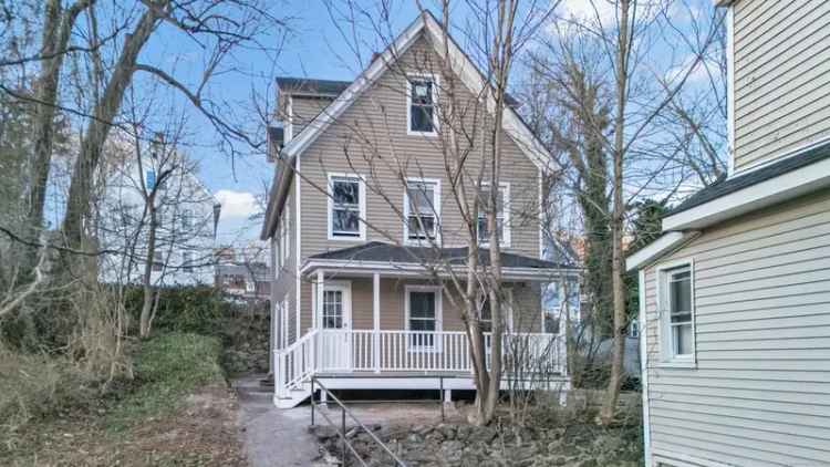 Multi-family house For Sale in Norwich, Connecticut