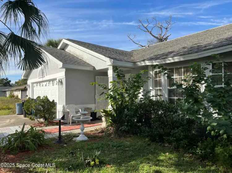 Single-family house For Sale in 1911, Academy Street Northeast, Palm Bay, Florida