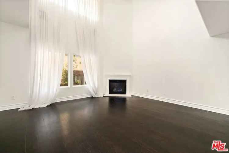 Condo For Sale in Los Angeles, California