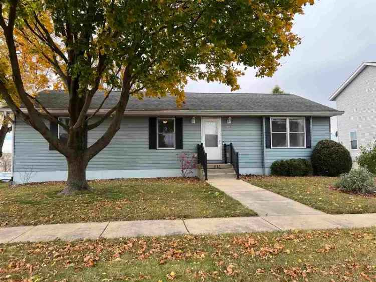 Single-family house For Sale in 613, Eastwood Drive, Solon, Iowa