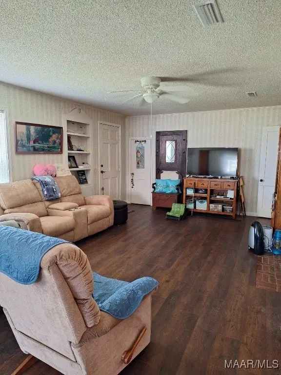 Single-family house For Sale in New Brockton, Alabama