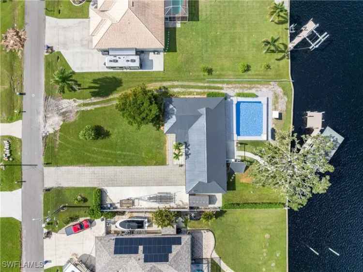 Single-family house For Sale in Fort Myers Shores, Florida