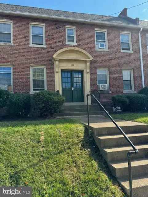 Multi-family house For Sale in 125, 35th Street Northeast, Washington, District of Columbia