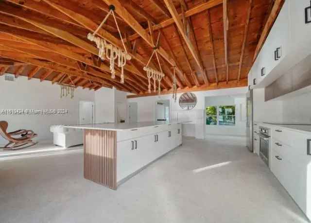 Single-family house For Sale in 1110, Northwest North River Drive, Miami, Florida