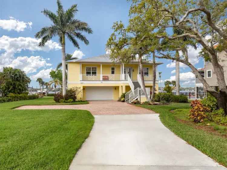 Single-family house For Sale in 1784, Bayshore Drive, Englewood, Florida