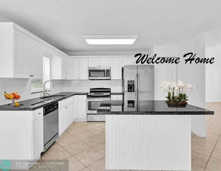 Single-family house For Sale in 8233, White Rock Circle, Boynton Beach, Florida