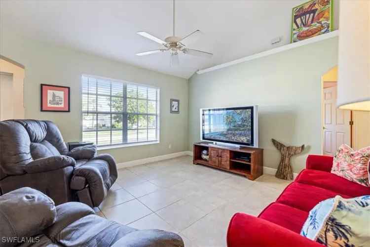 Single-family house For Sale in 1130, Southeast 35th Terrace, Cape Coral, Florida