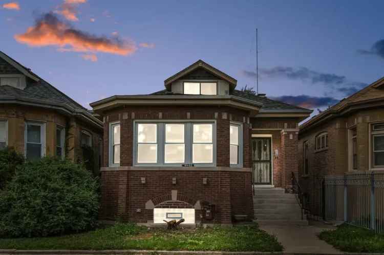 Single-family house For Sale in 8442, South Paulina Street, Chicago, Illinois