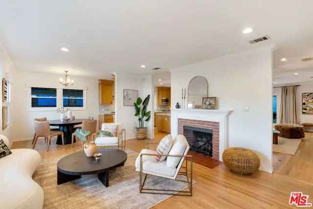 Single-family house For Sale in 5035, Greenbush Avenue, Los Angeles, California