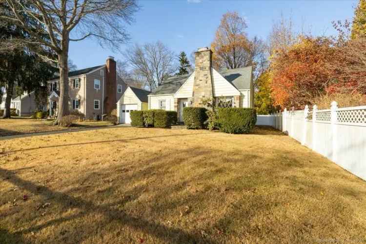 Single-family house For Sale in 15, Pine Hill Terrace, Stamford, Connecticut