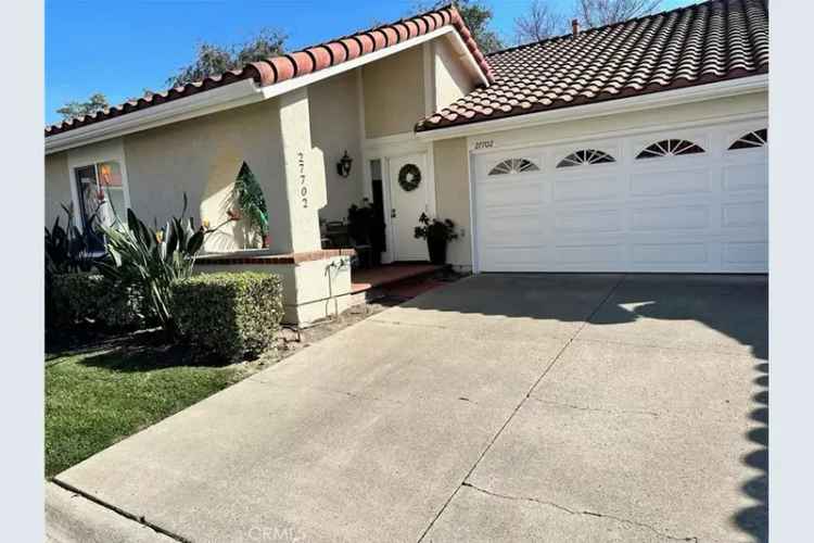 Single-family house For Sale in 27702, Calle Valdes, Mission Viejo, California