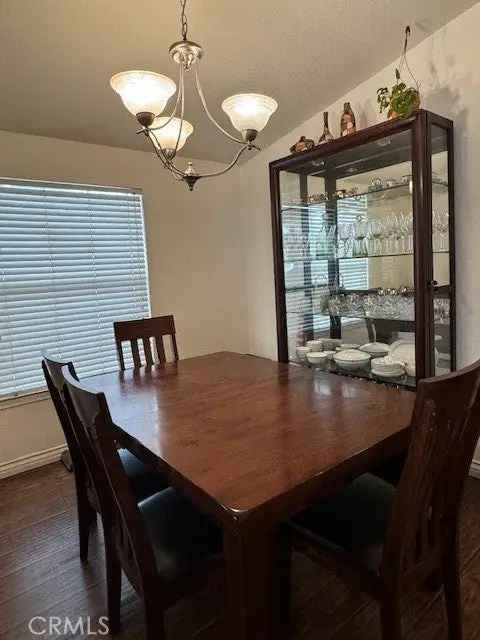 Single-family house For Sale in 901, South 6th Avenue, Avenal, California