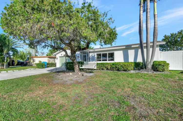 Single-family house For Sale in 2548, Southwest 11th Court, Boynton Beach, Florida