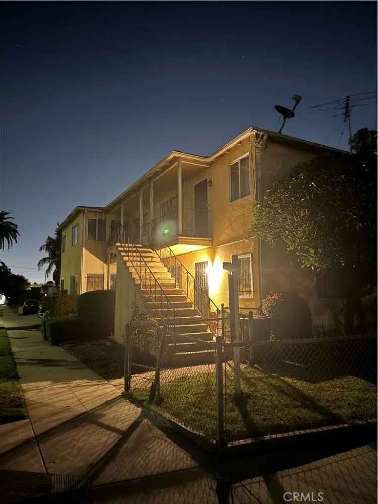 Multi-family house For Sale in 3446, Hillcrest Drive, Los Angeles, California