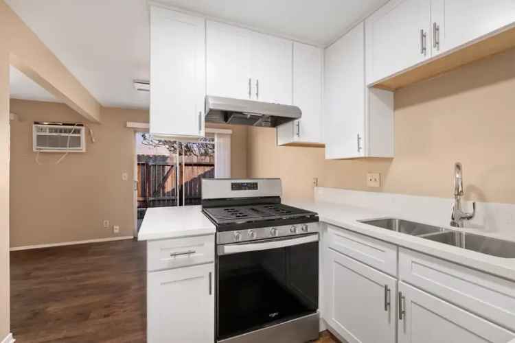 Fullerton 3bd/2ba Single Story Home - Updated Kitchen and Patio