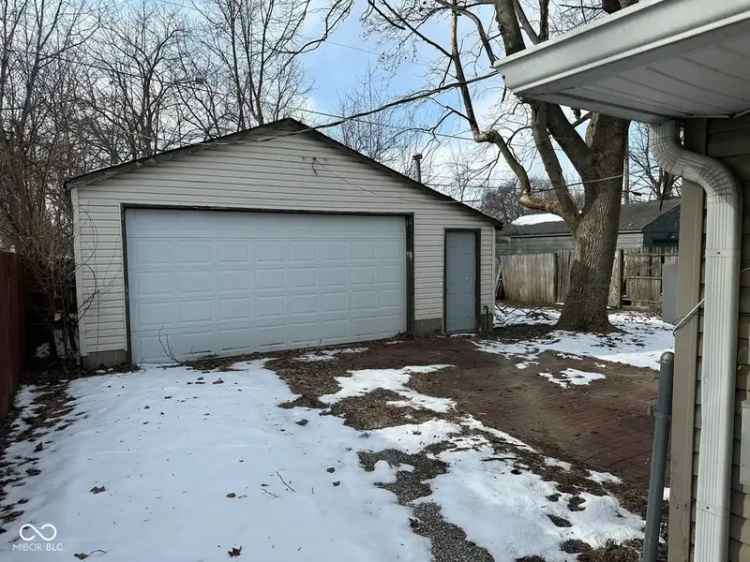 Single-family house For Sale in 2442, Asbury Street, Indianapolis, Indiana